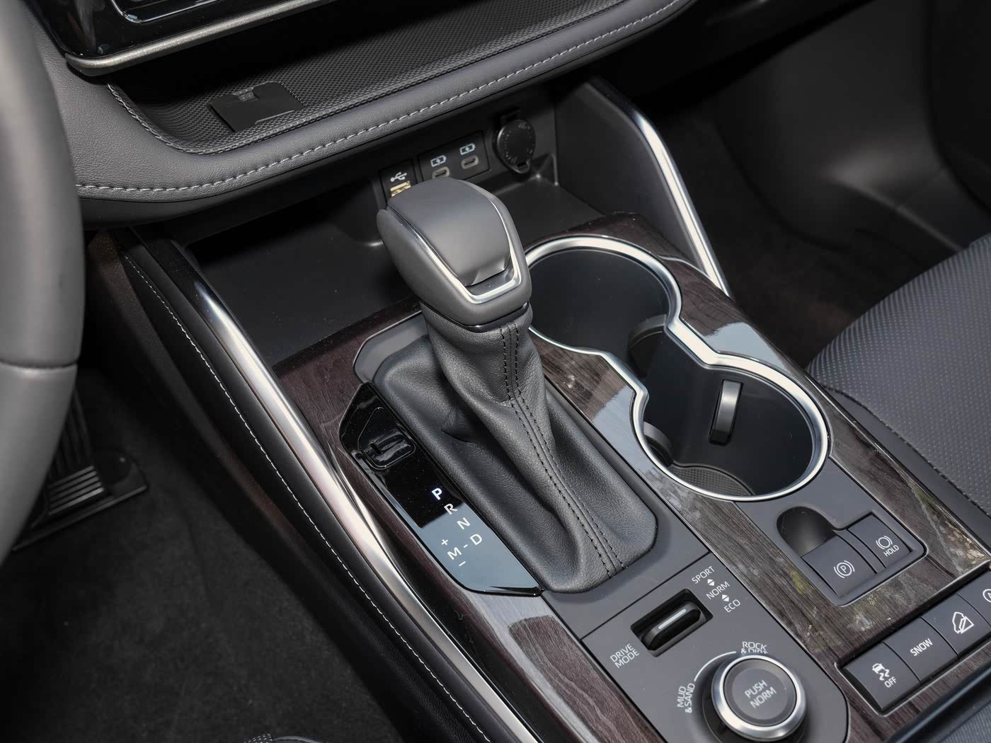 1400x1050_autohomecar__ChxkPWZsYfiAc7W3ACjObCgNg6A985